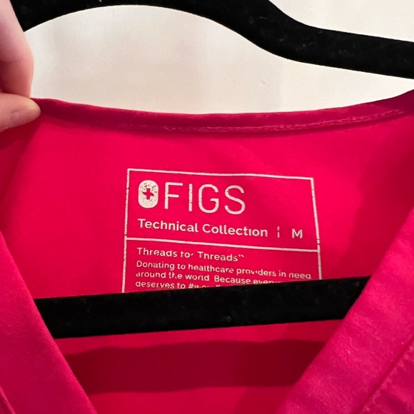 Figs Catarina top and Zamora high waisted jogger bottom combo - Picture 3 of 5